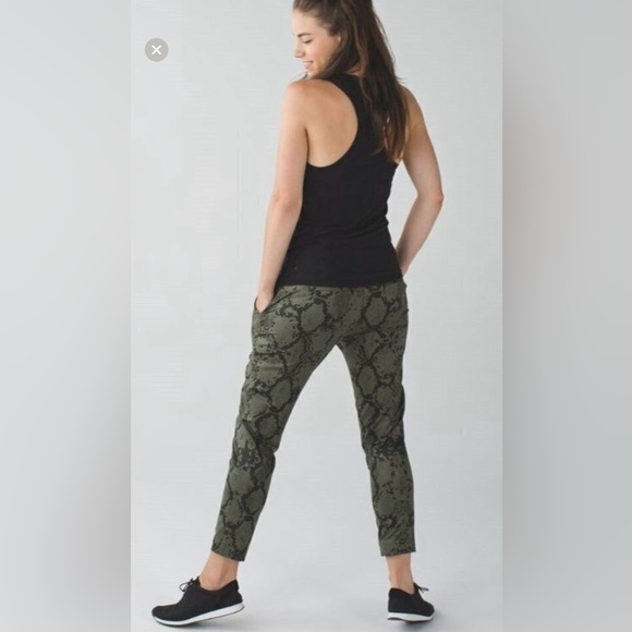 Lululemon Pants size 8 - Picture 8 of 9